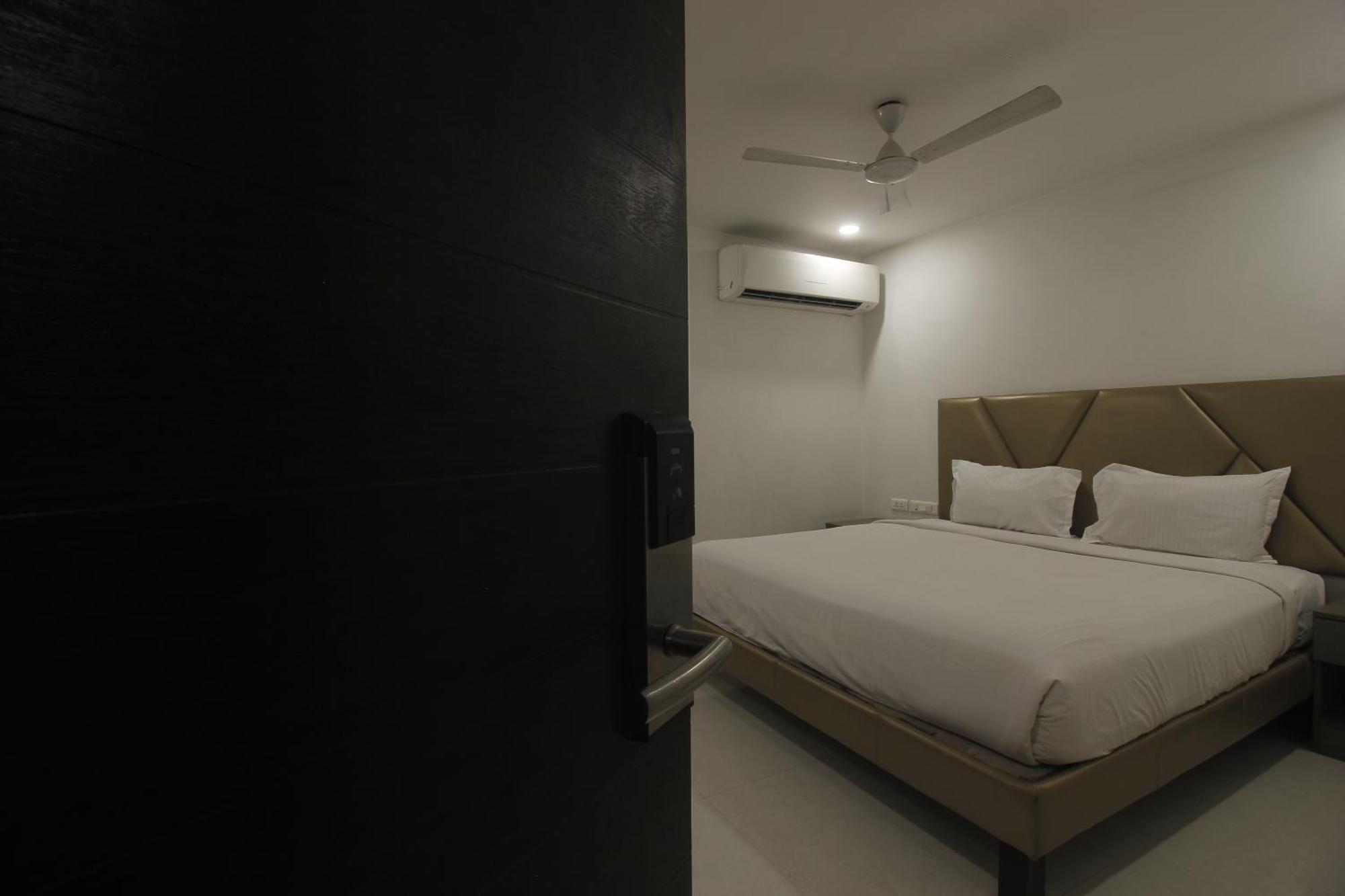 Hotel Ssr Grand Hyderabad Bagian luar foto