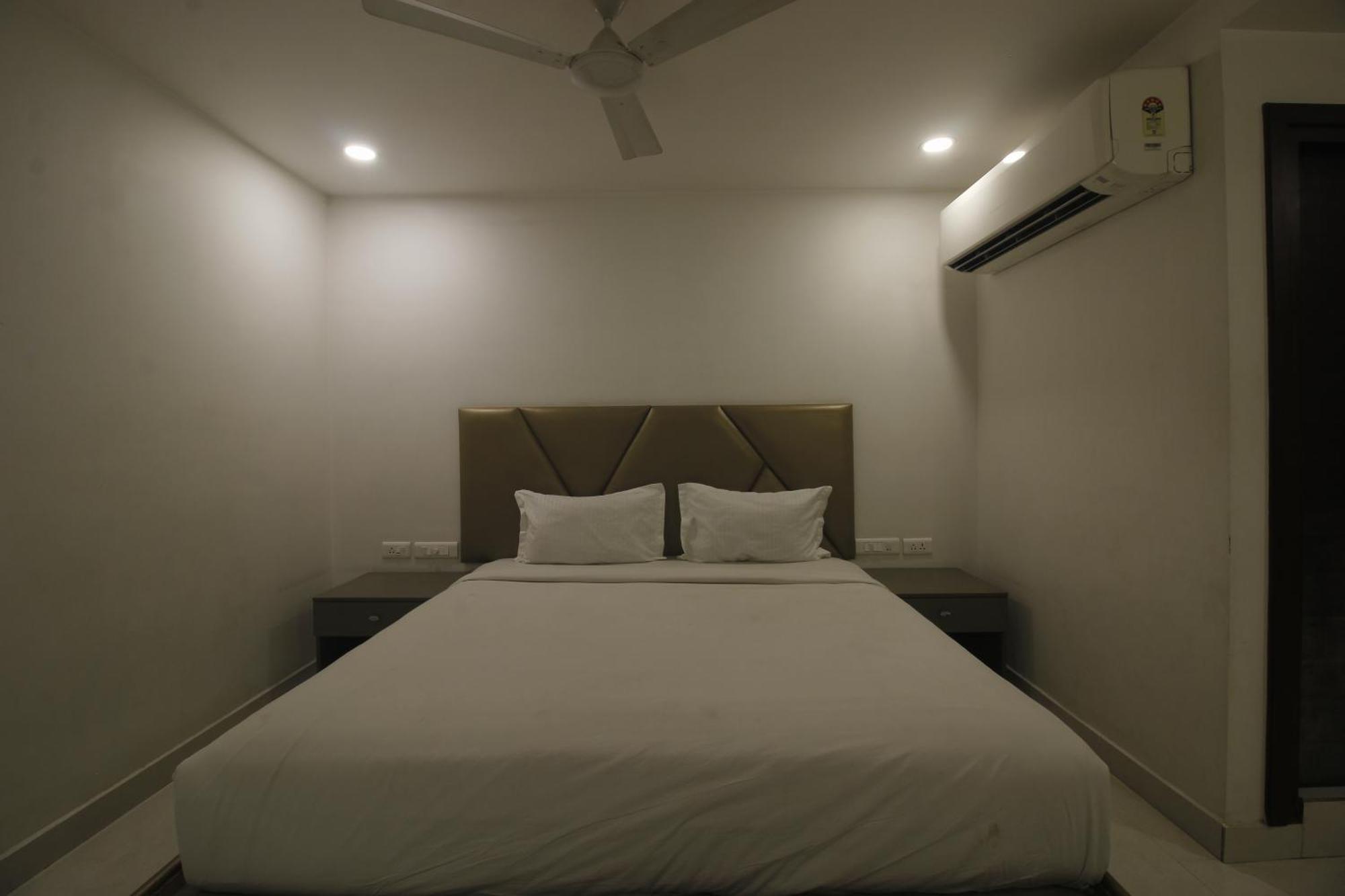 Hotel Ssr Grand Hyderabad Bagian luar foto