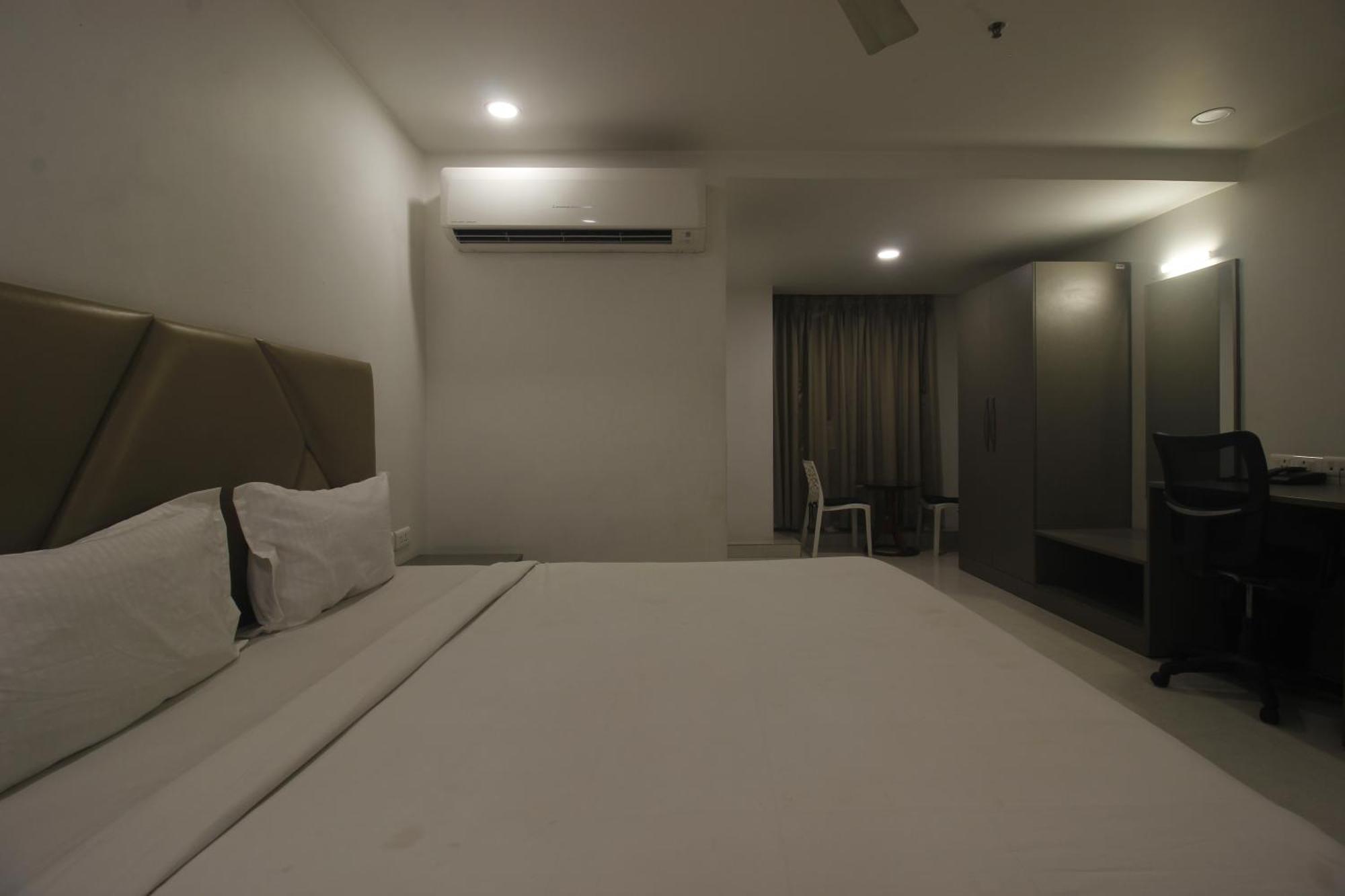 Hotel Ssr Grand Hyderabad Bagian luar foto